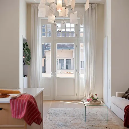 Steps From The Basilica Stylish 2br Hideaway Apartament Budapesta