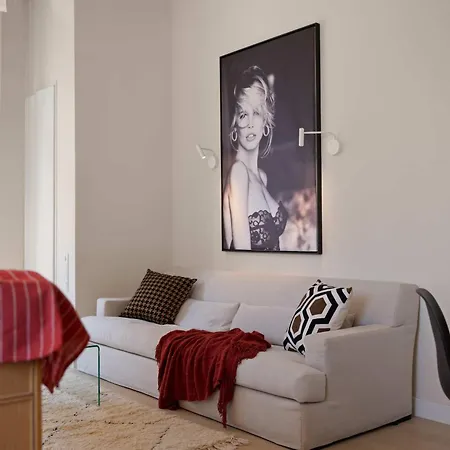 Steps From The Basilica Stylish 2br Hideaway Διαμέρισμα