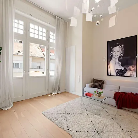 Steps From The Basilica Stylish 2br Hideaway Διαμέρισμα *