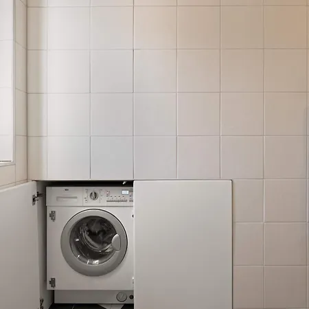 Διαμέρισμα Steps From The Basilica Stylish 2br Hideaway Βουδαπέστη