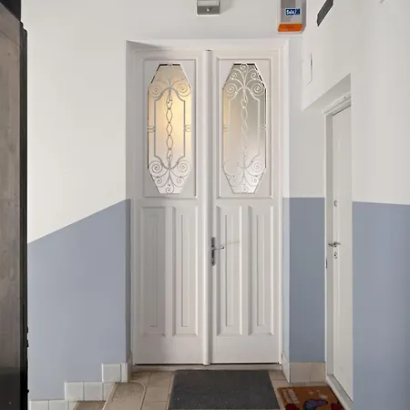 Steps From The Basilica Stylish 2br Hideaway *
