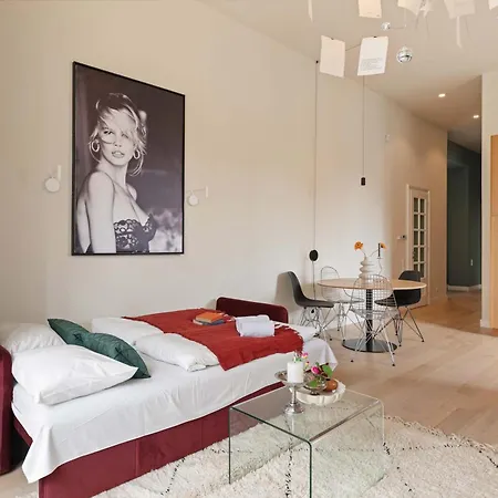 Steps From The Basilica Stylish 2br Hideaway דירה בודפשט